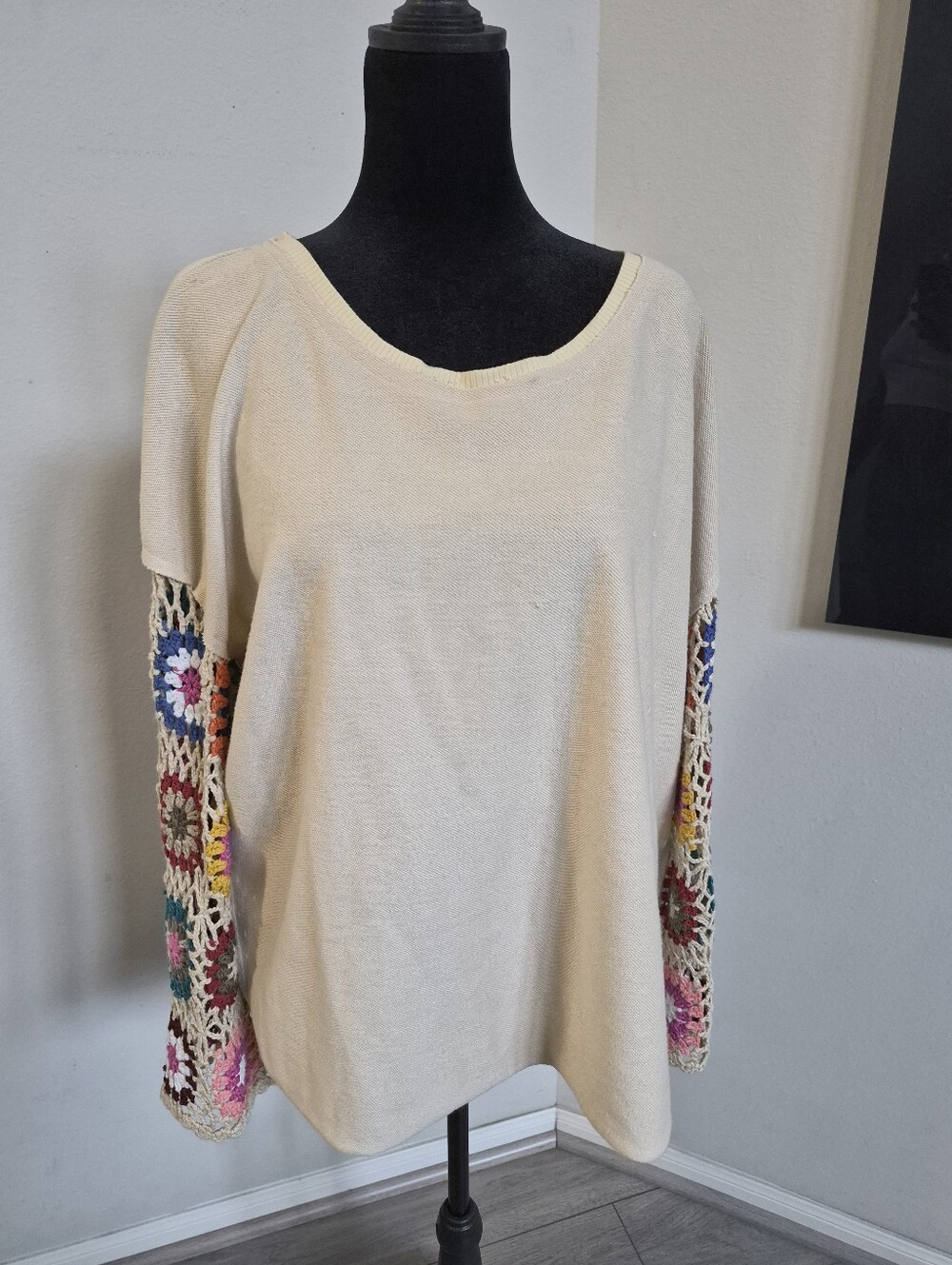 NWT Umgee Ivory Crochet Sleeves Oatmeal Multicolor Sweatshirt Size 2XL